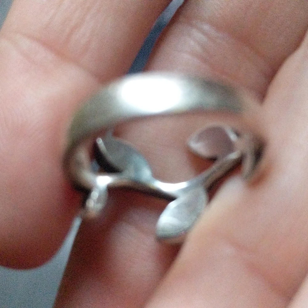 Silver Leaf Ring - Picture 5 of 6